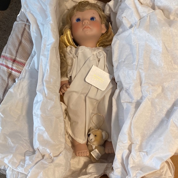 Lee Middleton Angel Doll - Picture 1 of 3
